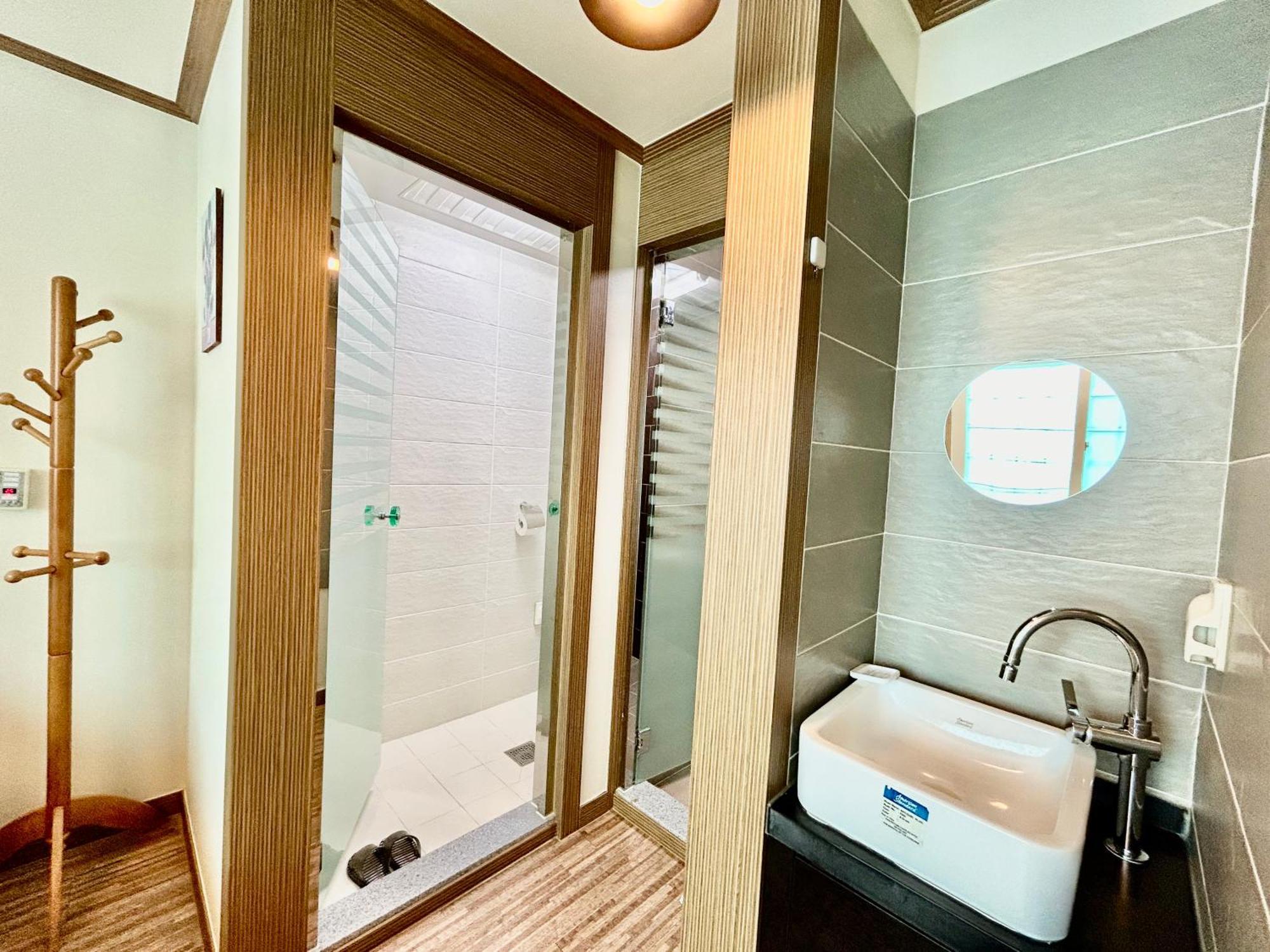 Okpo Business Hotel Geoje Exterior foto